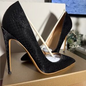 Black Croc-Embossed Pointed Toe Stiletto Pumps